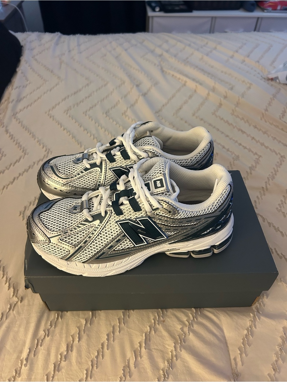 New Balance 1906R - Metallic Silver / Deep Ocean - Men’s 6.5/Womens 8